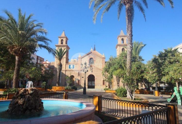 Beautiful Apartment Near Playa De Los Locos Torrevieja Eksteriør bilde